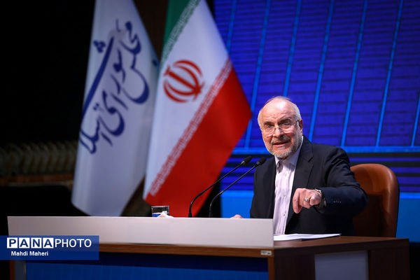 نشست خبری رئیس مجلس شورای اسلامی