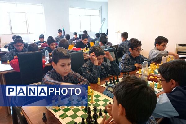 رقابت اندیشه‌ها در پیشوا؛ برگزاری مسابقات شطرنج دانش‌آموزی با حضور مسئولان