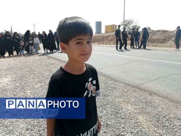 حضور پررنگ کودکان و نوجوانان روستای نقاب در همایش بزرگ عاشورای حسینی