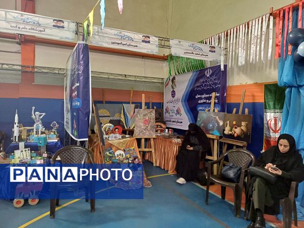 اختتامیه نمایشگاه دستاوردهای پژوهشی و فناوری دانش‌آموزان در دبیرستان شهید احمدی روشن فردیس