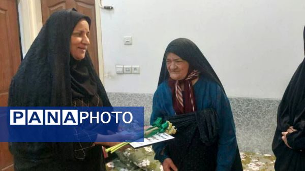 دیدار دانش‌آموزان دبیرستان حضرت ابوالفضل با مادر شهید علی‌اکبر عدم