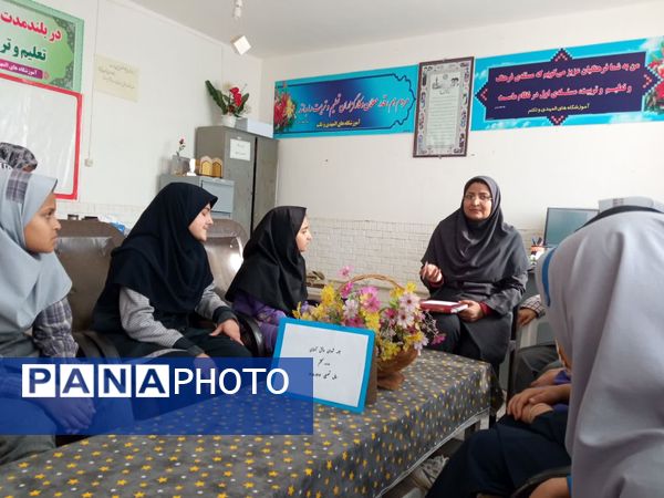 دومین جلسه شورای دانش آموزی در مدرسه تکتم خلیل آباد 