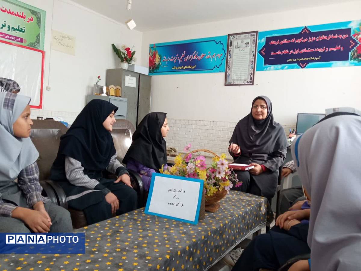 دومین جلسه شورای دانش آموزی در مدرسه تکتم خلیل آباد 