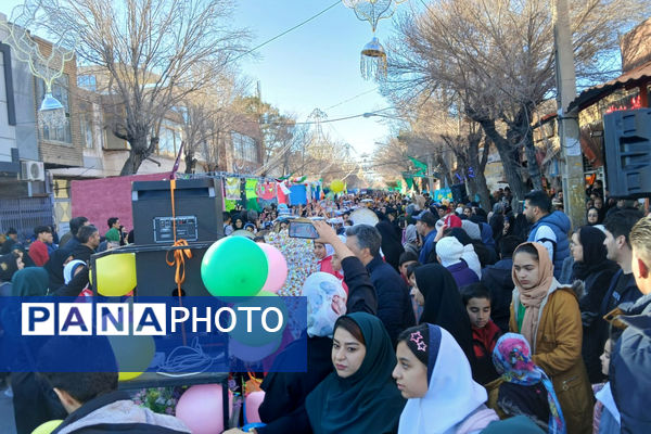 برپایی موکب‌های دانش‌آموزی در آباده برای میلاد جشن موعود