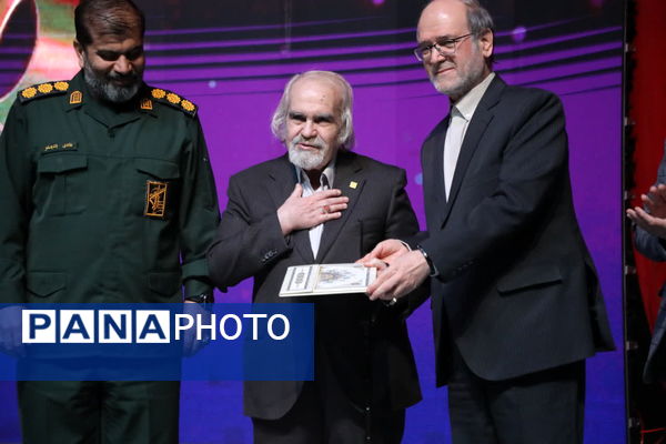 آیین تقدیر از برگزیدگان بیست و ششمین جشنواره تئاتر استان قم