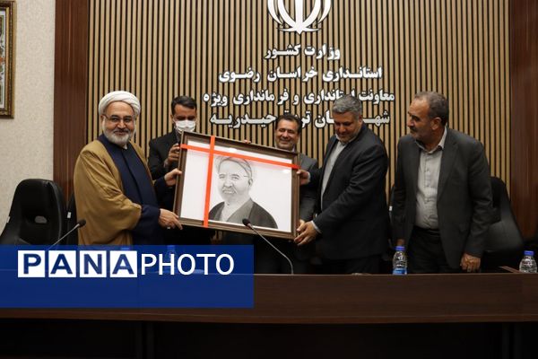 نشست هم‌اندیشی فرهنگیان تربت‌حیدریه با محوریت نهضت مدرسه‌سازی