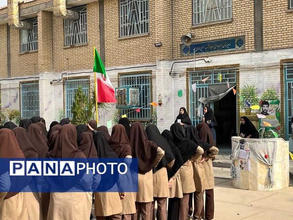 نواختن زنگ مهر در مدرسه شهید محمدی پور خلیل آباد 