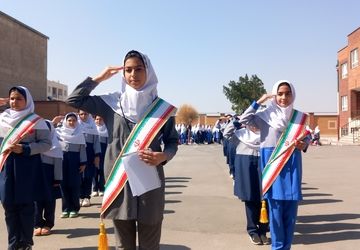 مراسم گرامیداشت هفته نیروی انتظامی در آموزشگاه مهین بانو علاقبند صفادشت