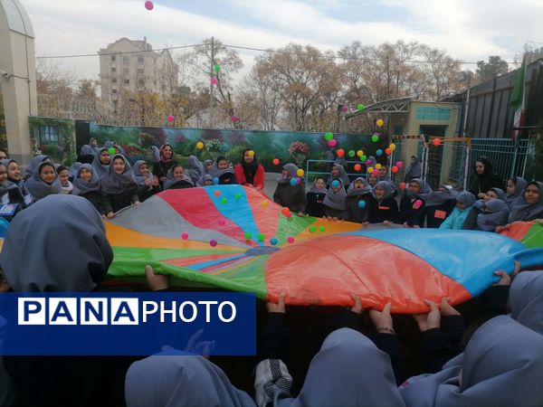 مسابقه جذاب مادر و دختر در دبستان مصلی نژاد حضرت زینب(س)