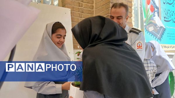 ویژه برنامه هفته آتش‌نشانی؛در دبیرستان اندیشه نفیس فیروزکوه