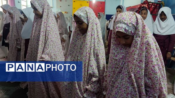 برگزاری نماز جماعت در دبستان مولوی فین