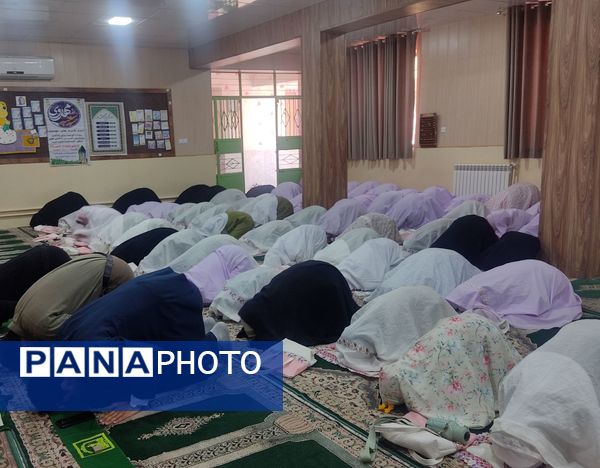 نماز جماعت ظهر و عصر به امامت امام جمعه حاجی‌‌آباد