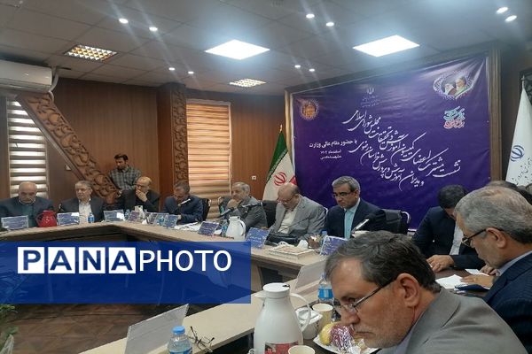 نشست مشترک اعضای کمیسیون آموزش و تحقیقات مجلس، مدیران آموزش و پررش استان خراسان رضوی و وزیر آموزش وپرورش در مشهد