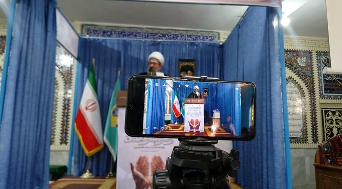 نماز جمعه این هفته شهرستان بن با حضور دانش‌آموزان  مدرسه سلیمانی