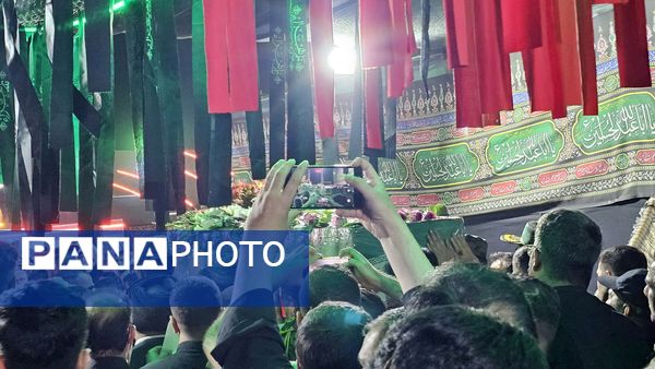 پیکر شهید فاتحی، در آغوش مجلس حسینی آرام گرفت 