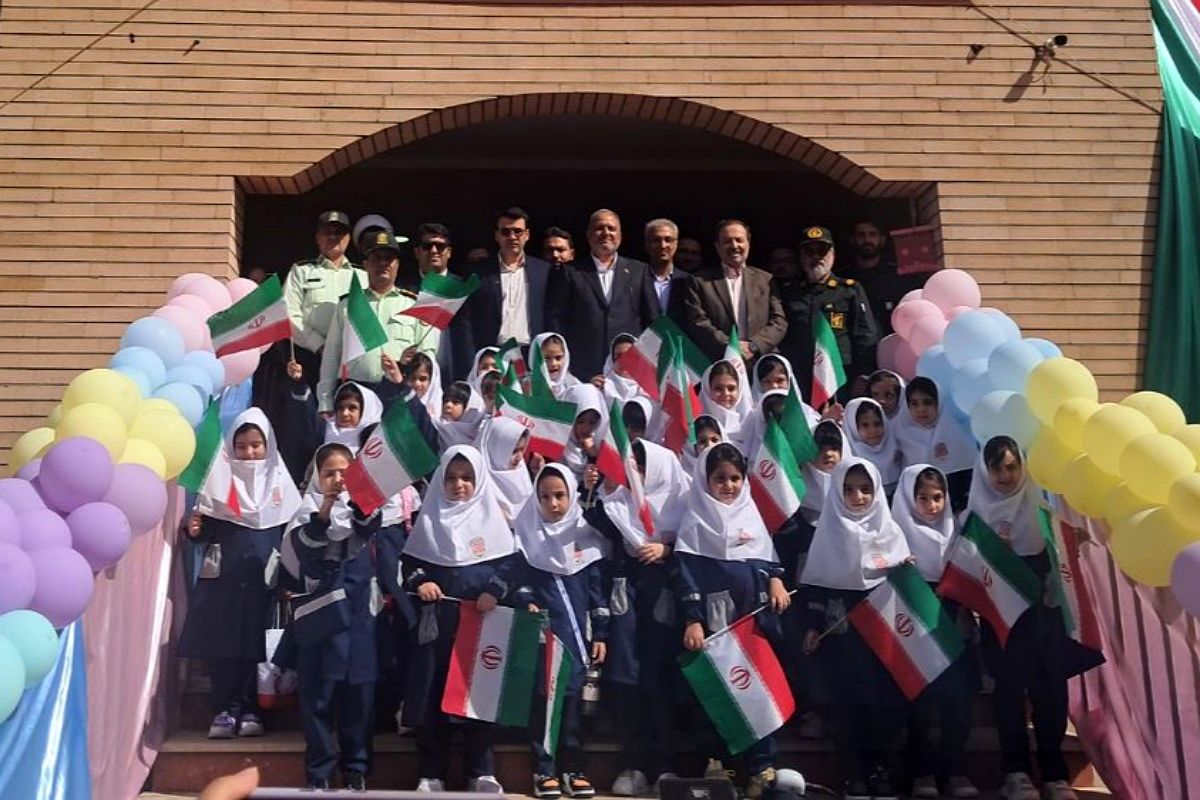 برگزاری جشن شکوفه ها با شعار توسعه عدالت برای ایران برای مدرسه در دبستان حضرت معصومه ناحیه یک شهرری