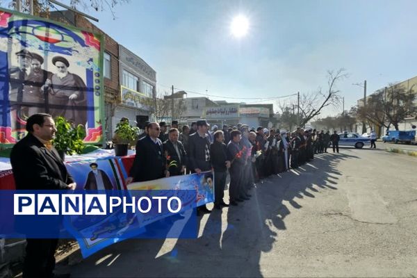 گلباران تمثال مبارک حضرت امام خمینی (ره) در سالروز ورود تاریخی و آغاز دهه فجر انقلاب اسلامی ایران 