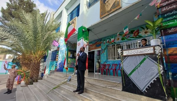 دفاع مقدس در قاب تاریخ میان دانش آموزان