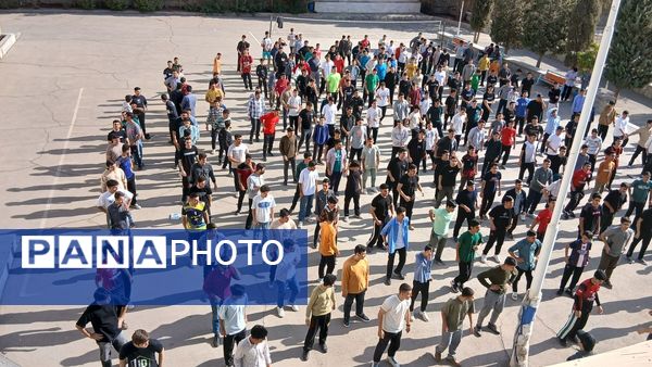 برگزاری مسابقات ورزشی دبیرستان معلم ساوجبلاغ در هفته تربیت‌بدنی