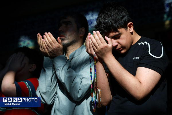 اعتکاف دانش‌آموزی در مسجد قمربنی هاشم (ع)