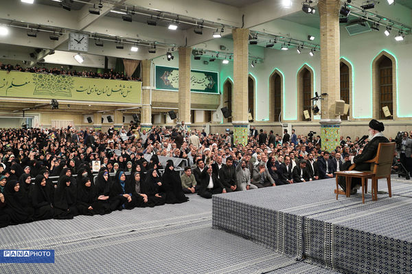 دیدار جمعی از معلمان با رهبر معظم انقلاب