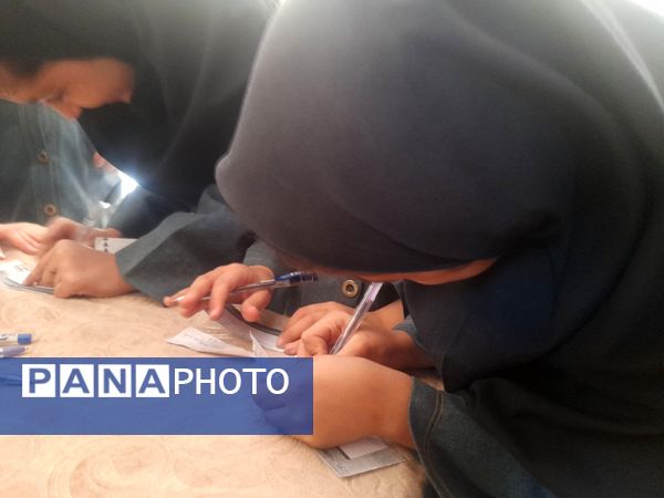 حضور دانش آموزان در انتخابات شورا دانش آموزی دبستان فرهنگ فرازمند