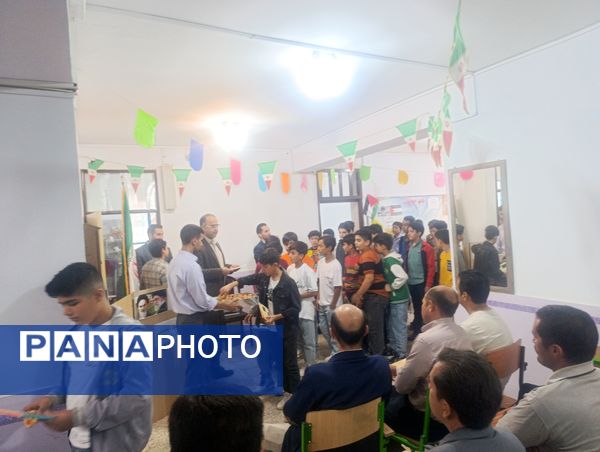 جشن جوانه‌های دبیرستان دوره اول نمونه دولتی پژوهش آشخانه