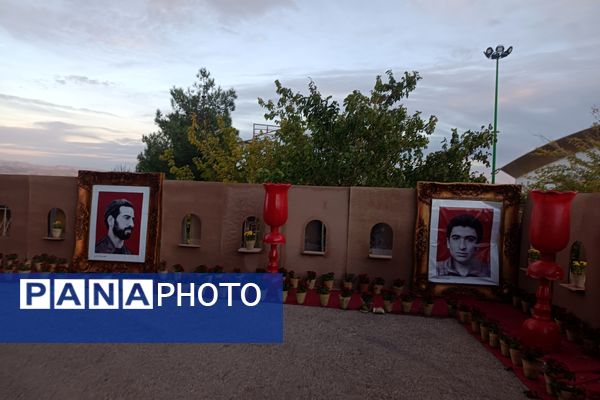 بازدید دانش‌آموزان بسیجی از نمایشگاه بزرگ قله افتخار 