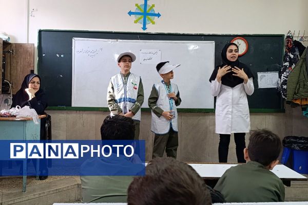 ارتقای آگاهی دانش‌آموزان آموزشگاه شهید رجایی با آموزش‌های سلامت و ایمنی زلزله