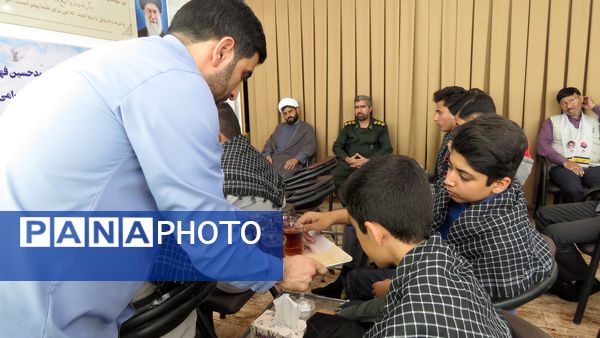دیدار فرمانده واحدهای آموزشگاه‌های شهرستان خلیل‌آباد با امام جمعه