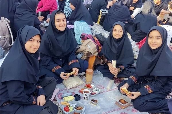 «صبحانه سلامت »با هدف ترویج تغذیه سالم در دبیرستان تیمسار فلاحی ناحیه 1 کرج 