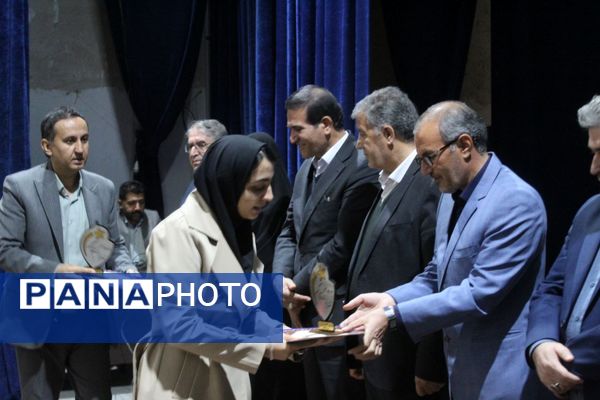 ملکان صحنه افتخارآفرینی برترین‌های کنکور ۱۴۰۴