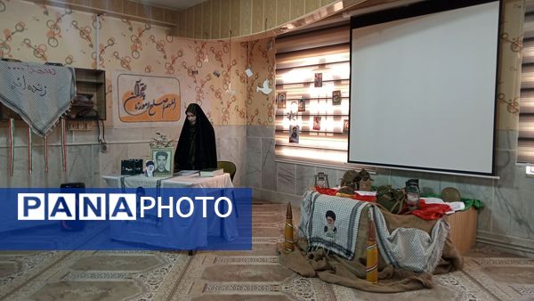 یادواره شهدا؛ عطر ایثار در دبیرستان نمونه محمودیه پیچید