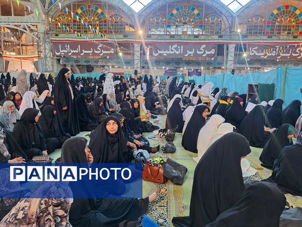 حضور پرشور دانش‌آموزان عضو سازمان دانش‌آموزی در نمازجمعه اصفهان