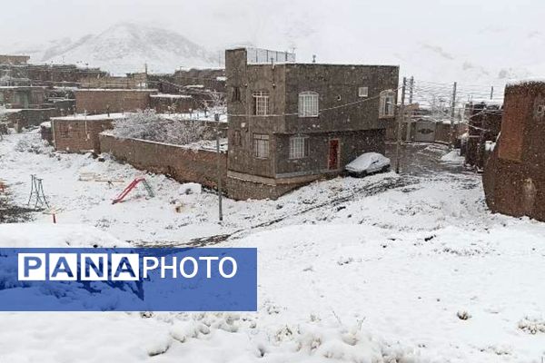 بارش برف در روستای اصقول سربیشه