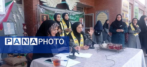 اجرای ویژه‌برنامه زنده رادیویی « مدرسه سلام» در دبیرستان فرزانگان مشهد
