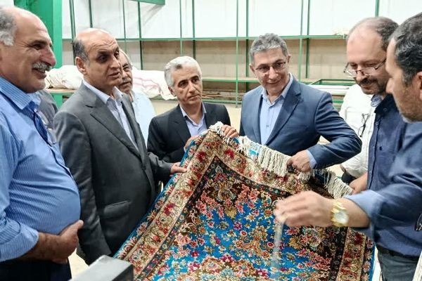 بازید استاندار گیلان از شرکت ابریشم صومعه‌سرا