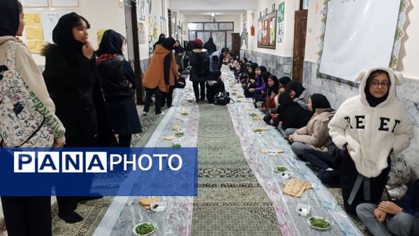 برپایی سفره افطاری در دبیرستان عطیه ناحیه هفت 