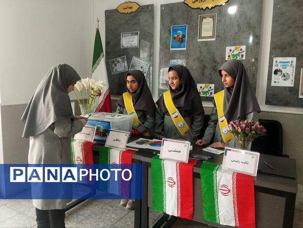 بیست و هشتمین انتخابات شورای دانش‌آموزی در دبیرستان فرزانگاه ۵ ناحیه سه