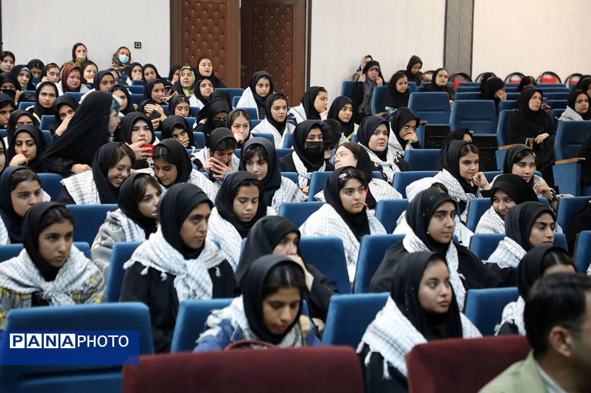 اعزام دانش‌آموزان منطقه کهریزک به اردوی راهیان نور