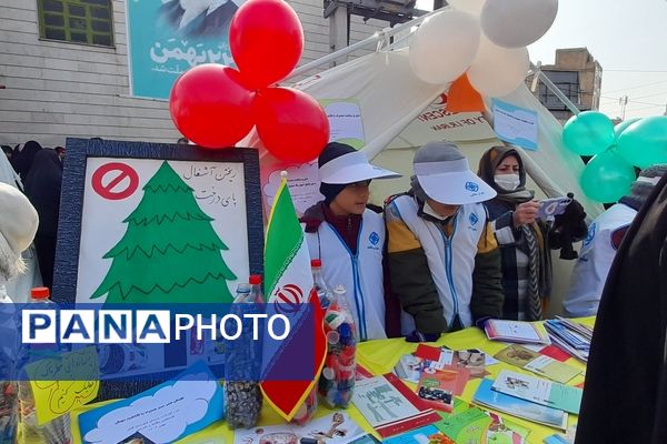 حماسه حضور مردم، فرهنگیان و دانش‌آموزان شهرستان قدس در راهپیمایی ۲۲ بهمن