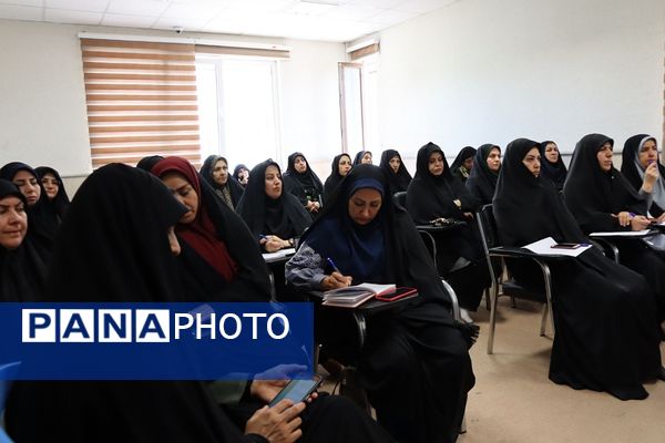 نشست بصیرتی و تربیتی با محوریت عفاف و حجاب در اداره آموزش و پرورش شهرستان اسلامشهر