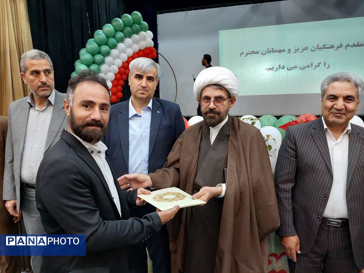 از فرهنگیان شاخص خرمدره تقدیر شد