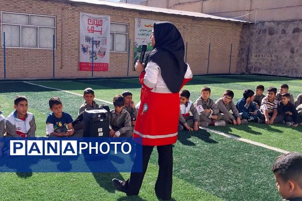 آموزش شرایط اضطراری و پناهگیری در دبستان باقرالعلوم فیروزکوه