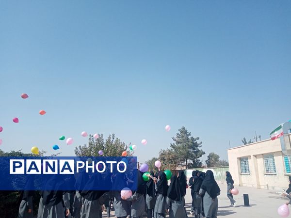 جشنواره غذای سالم در مدرسه حاج مهدی روحانی