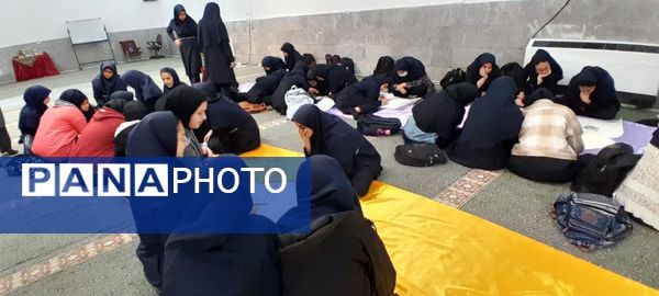 نقاشی همگانی در آخرین روز های سال 1403 در دبیرستان دخترانه معلم