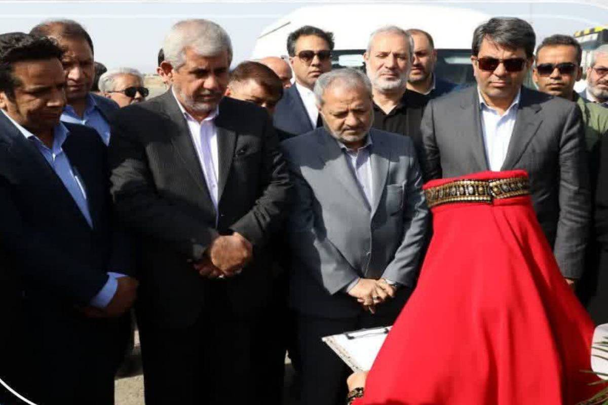 ادای احترام وزیر آموزش و پرورش به مقام شامخ شهدای شهرستان جیرفت 