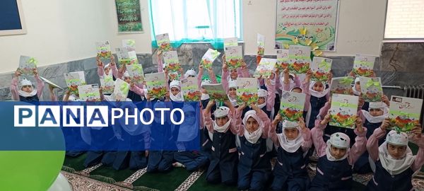 جشن قرآن در دبستان دخترانه المهدی ناحیه 2 کرج و شهرستان فردیس