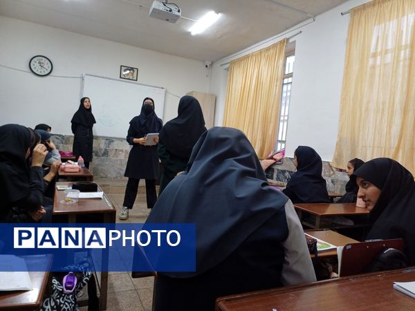 کارگاه آموزشی مشاوره در دبیرستان مطهره ناحیه ۶ مشهد