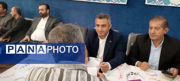 برپایی میز خدمت ادارات در مصلای نماز جمعه شهرستان محمودآباد